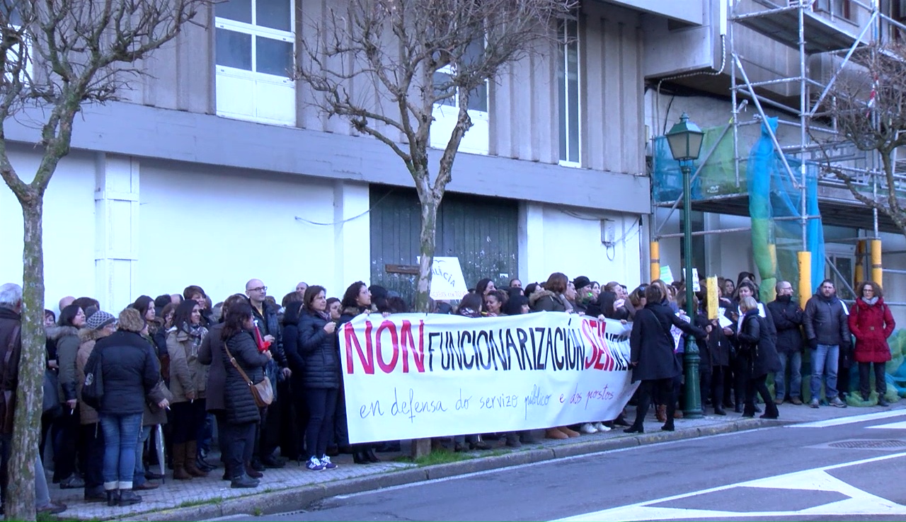 Protestas do persoal laboral da Xunta diante do Parlamento