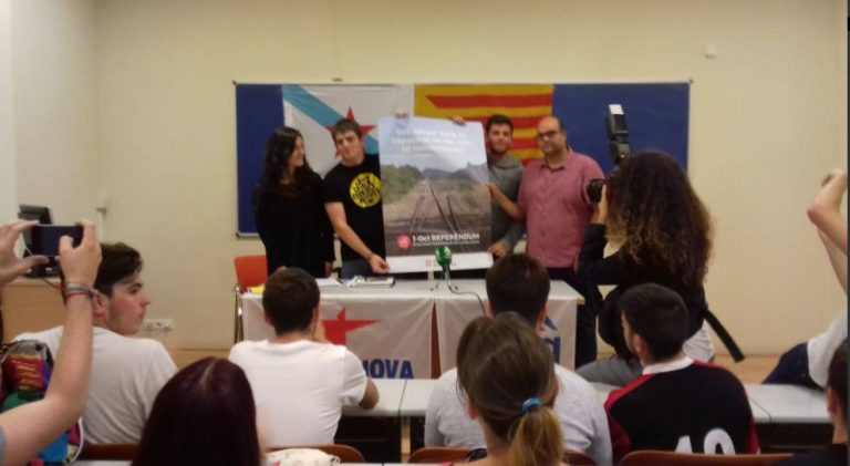 Moita asistencia na USC ao acto de apoio ao referendo catalán