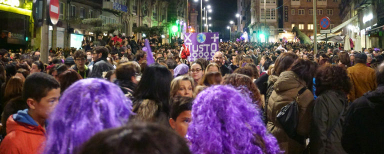 Así foi a histórica folga feminista en Vigo