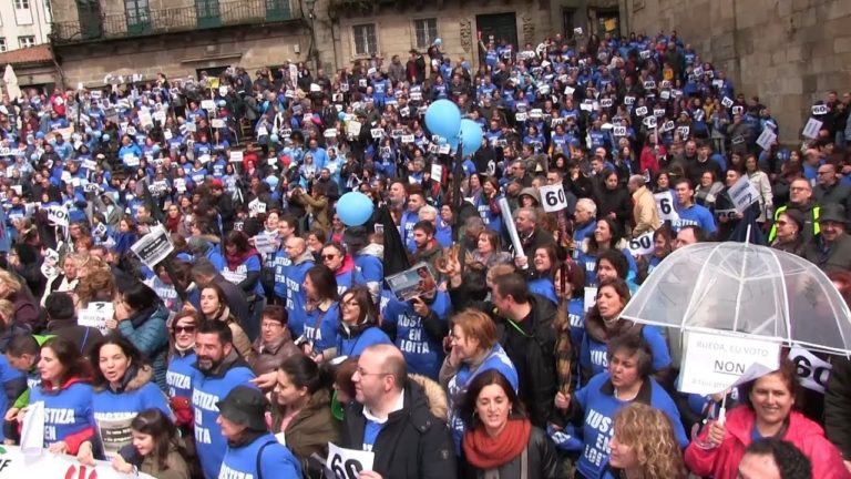 A marea azul: folga indefinida na xustiza galega