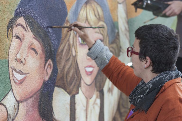 ‘Elas tamén pintan’, unha iniciativa para pór en valor a arte urbana feminina