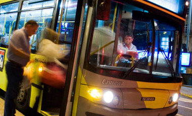Doce liñas de autobús prestarán servizo nocturno durante as Festas do Apóstolo
