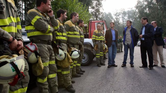O persoal de extinción dos incendios, en alerta: “En 15 días quedamos sen traballo e na rúa”