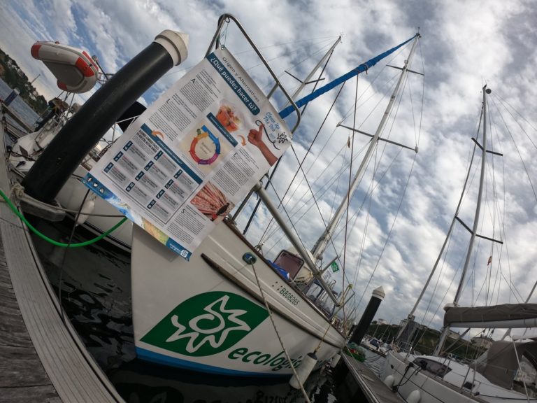 O barco de Ecoloxistas en Acción contra a contaminación chega esta semana a Galicia