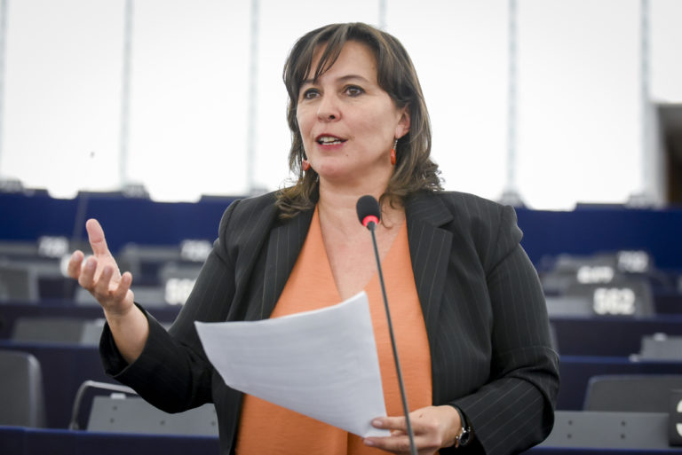 Ana Miranda: “O plurilingüismo que defende Europa ten que traducirse en poder desenvolver a vida en galego”