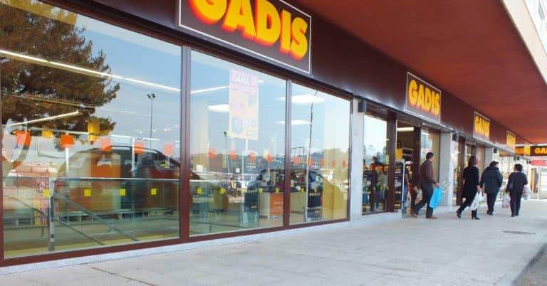 Un supermercado GADIS en Compostela non varía a súa actividade tras a confirmación dun caso de coronavirus